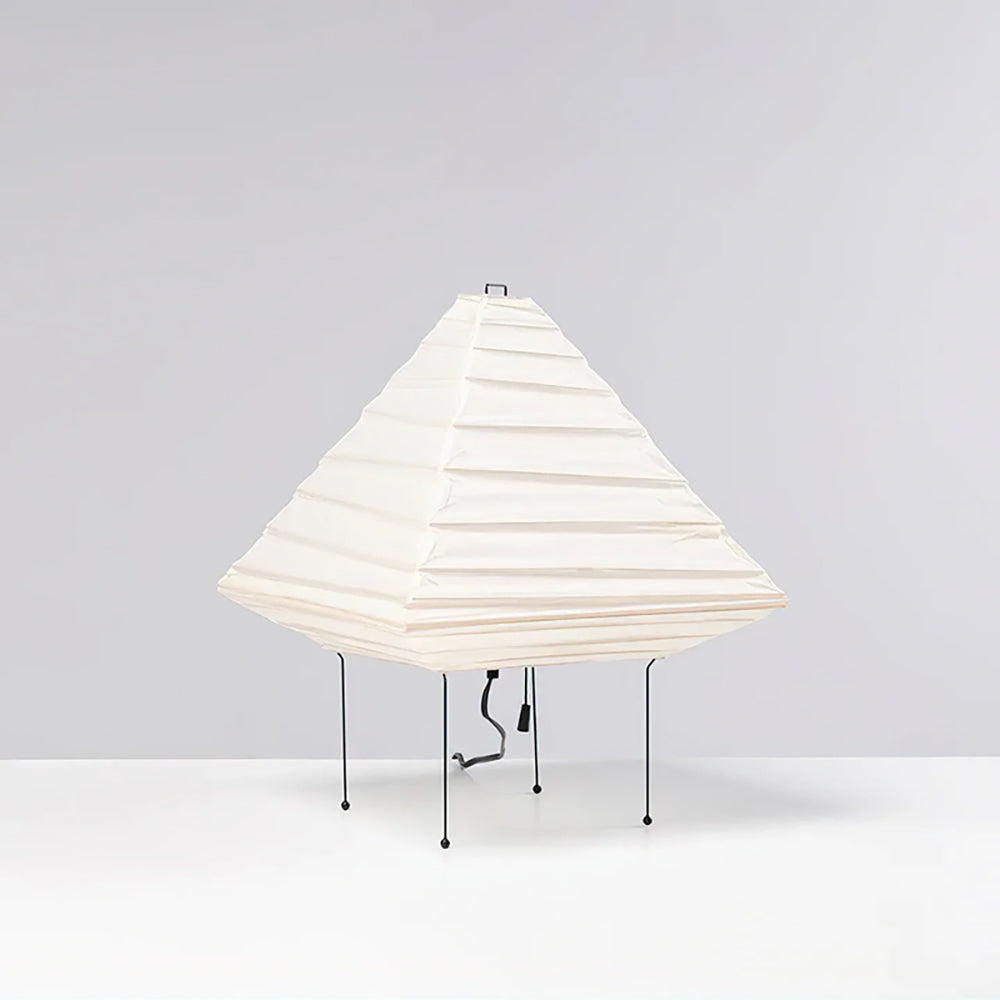 The gentle glow of the desk: Akari 5X desk lamp, an artistic light for compact spaces